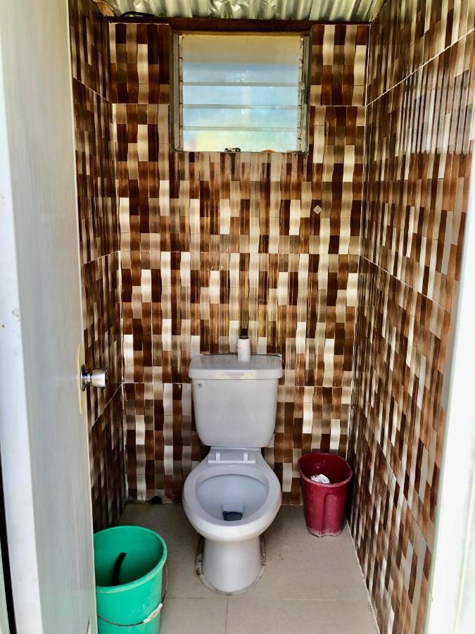 Sharky Hostel Ослоб Экстерьер фото