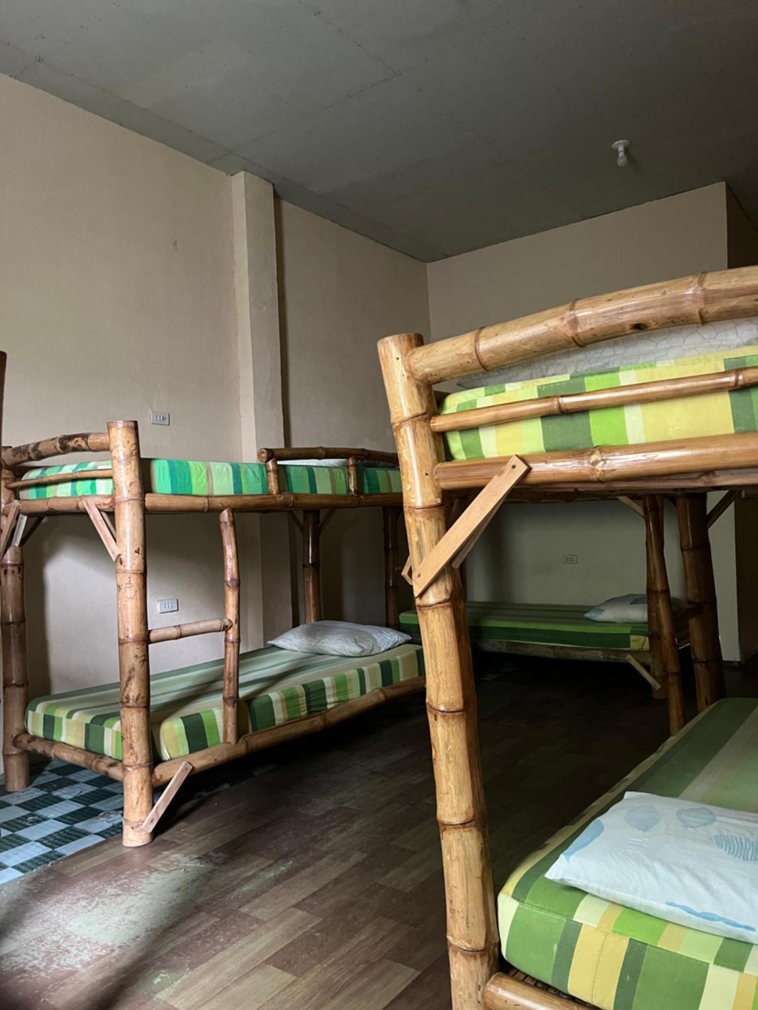 Sharky Hostel Ослоб Экстерьер фото