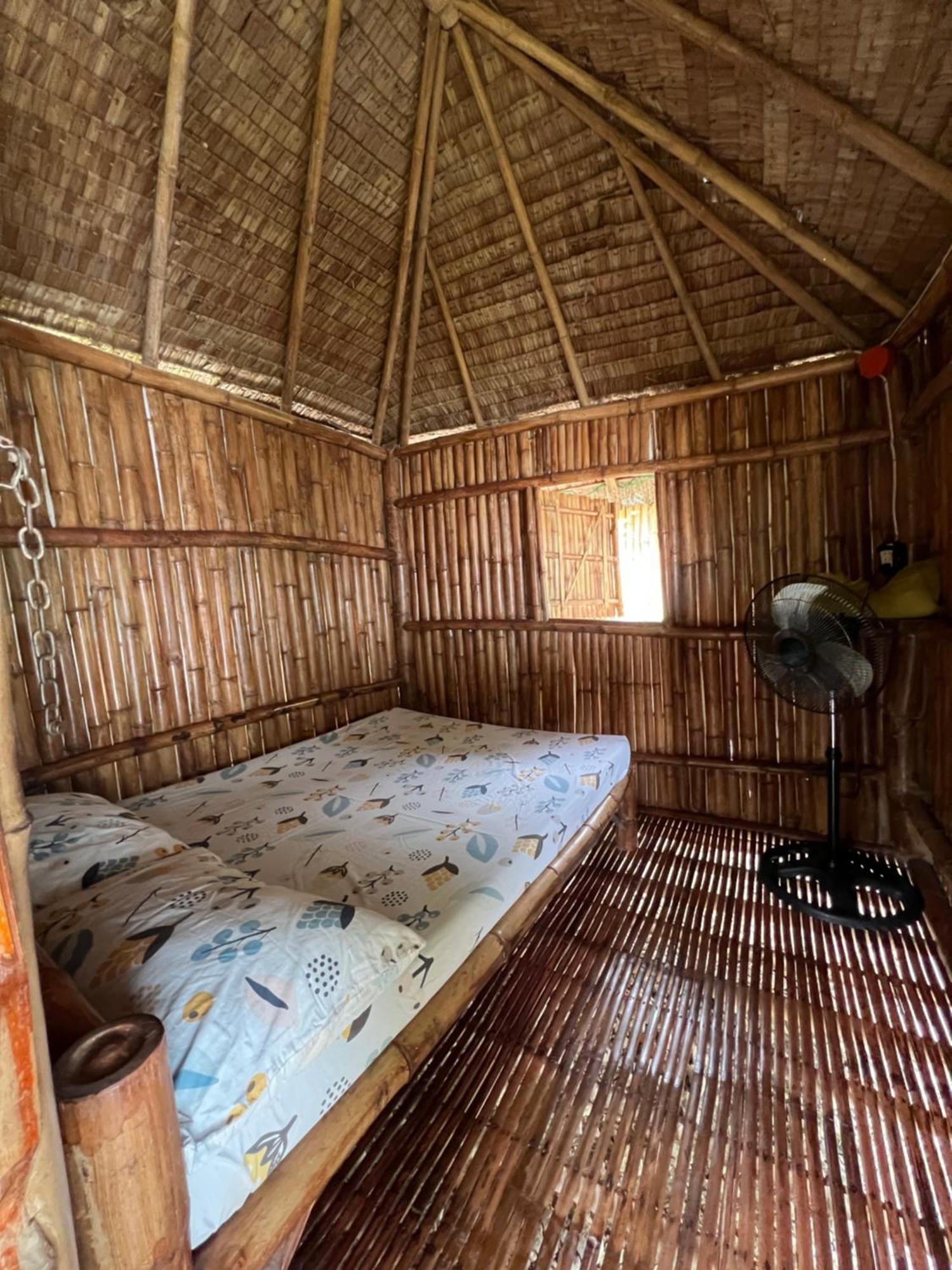 Sharky Hostel Ослоб Экстерьер фото